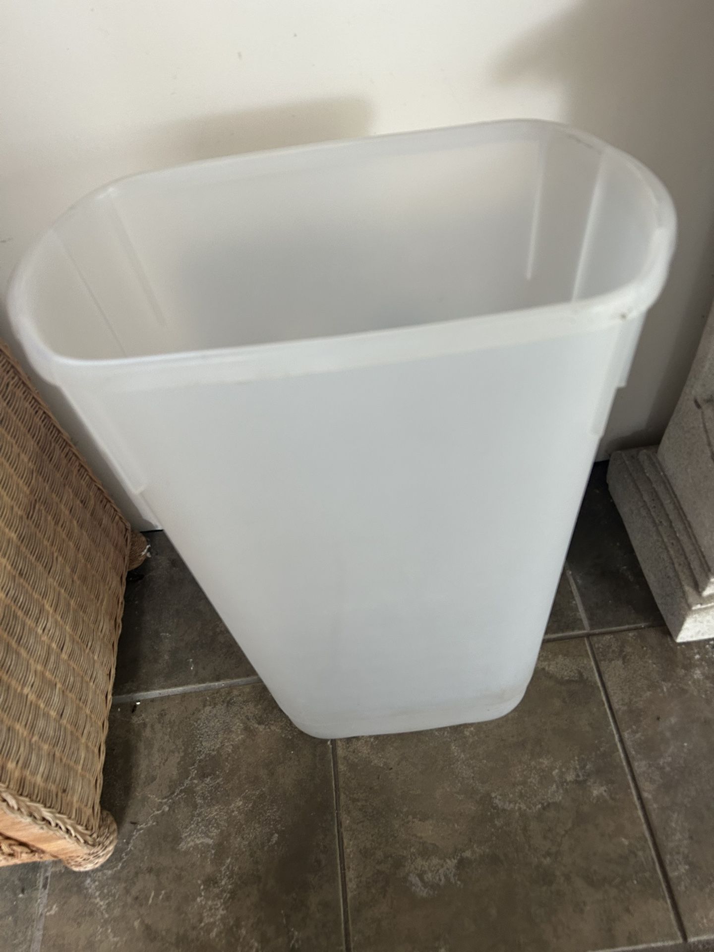 Rubbermaid Wrap & Craft Storage Container