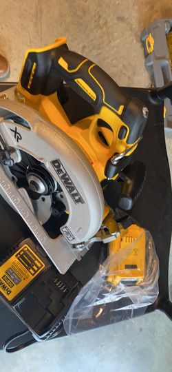DEWALT 20-Volt MAX XR Lithium-Ion Cordless Brushless 7-1/4 in. Circular Saw w/ Brake, Bonus 20-Volt 2.0Ah Battery and Charger