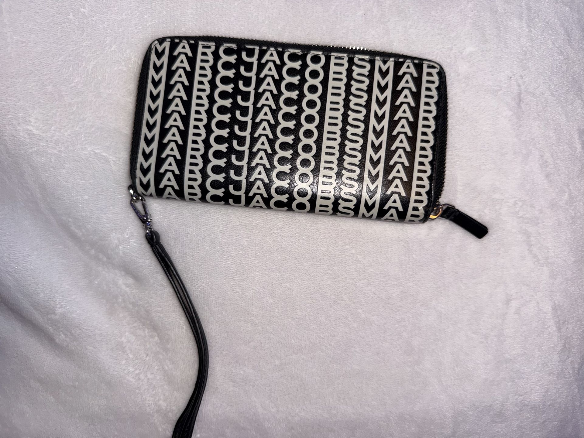 Authentic marc jacobs black top zip wristlet wallet