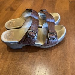 Woman’s Dansko Leather Sandals Shipping Available 