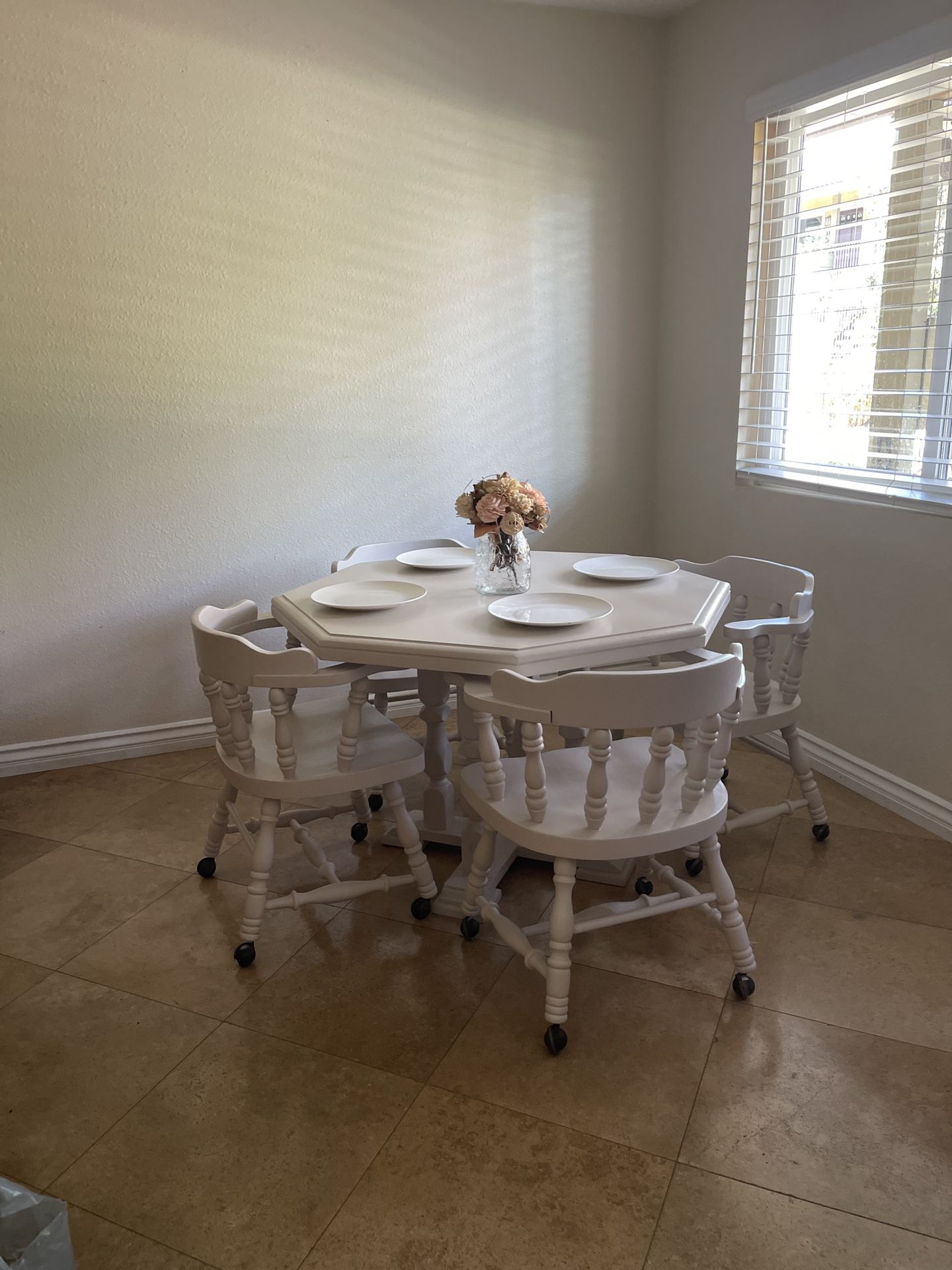 Dinning Table With Captain Chairs