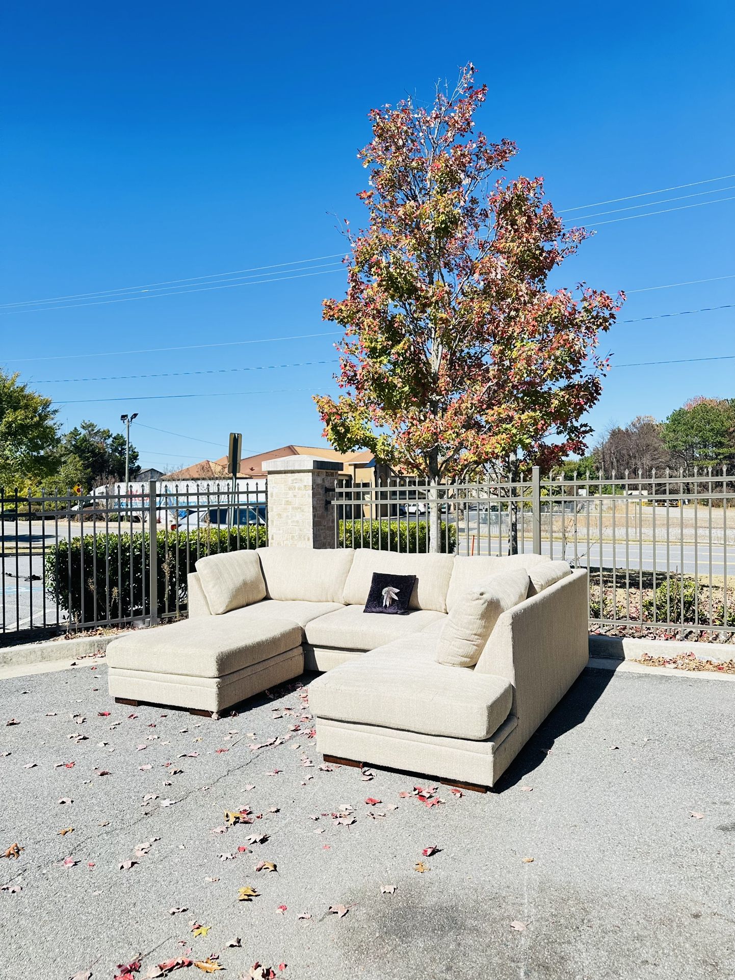 Free Delivery 🚚 Beige Sectional Couch and Ottoman 