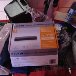 Belkin OmniView E Series 4 Port KVM Switch - KVM Switch - 4 x KVM Port(s) - 1 Local User - Desktop