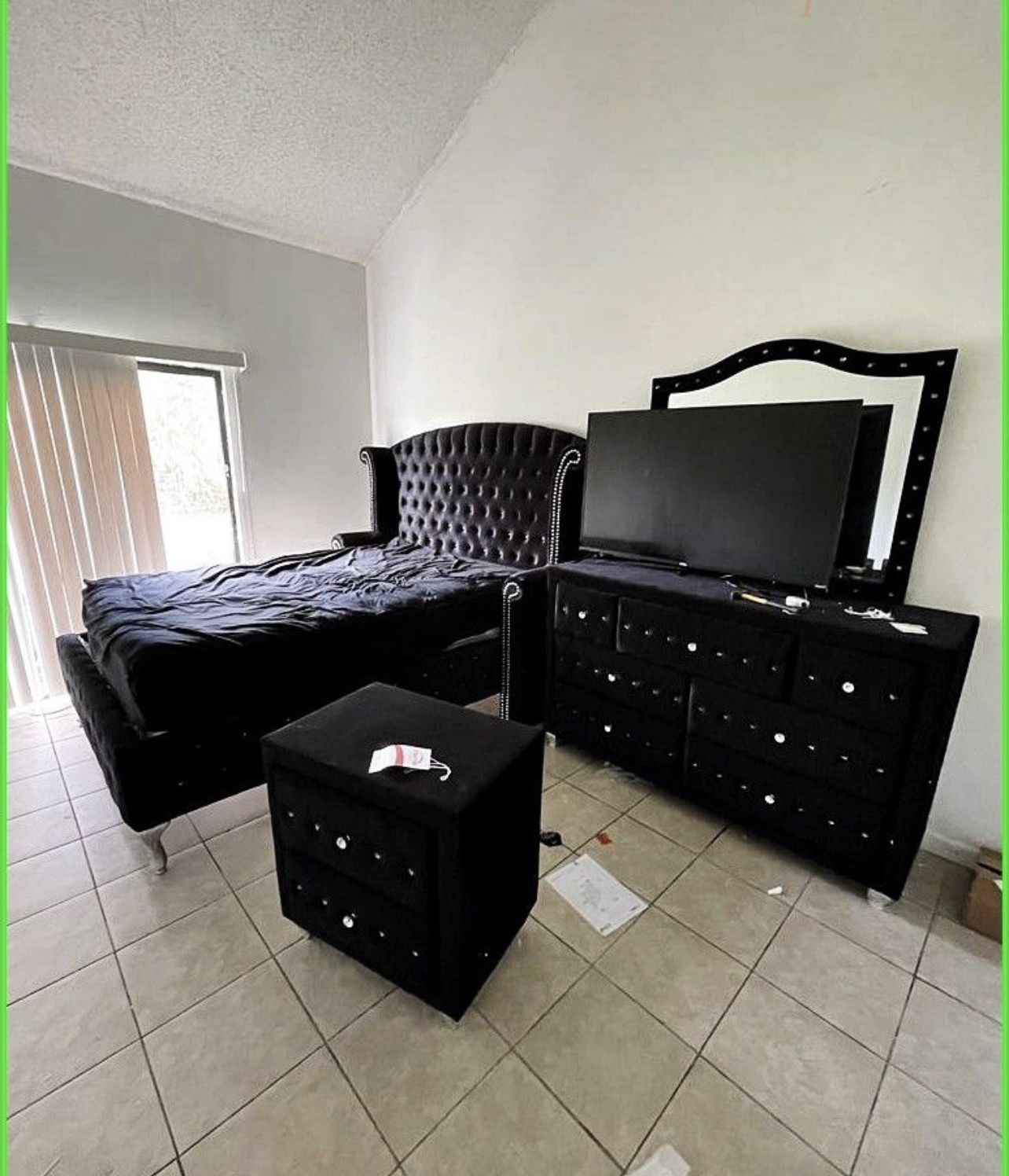 New Queen Bed Dresser Mirror Nightstand