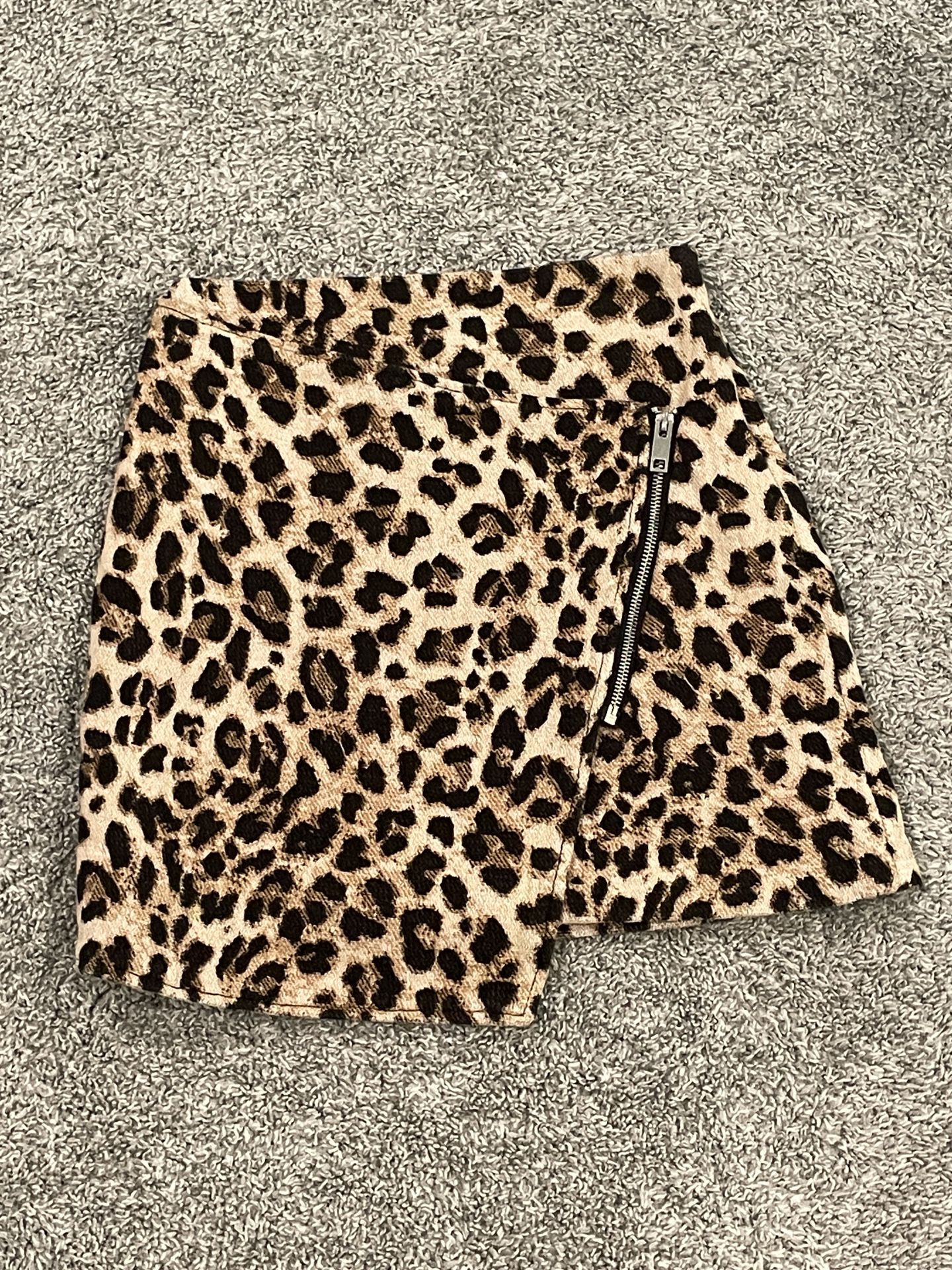 NWOT H&M Cheetah Print Skirt Size 2