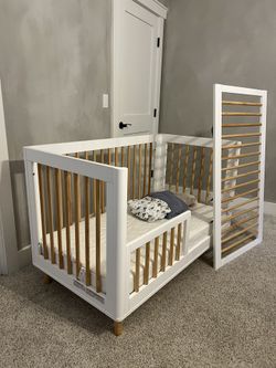 Babyletto Lolly 3/1 Crib & Halo Breathable mattress/muslin sheets