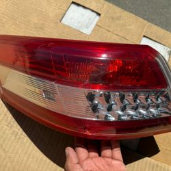 2010-2011 Toyota Camry Tail Light Left Driver Side