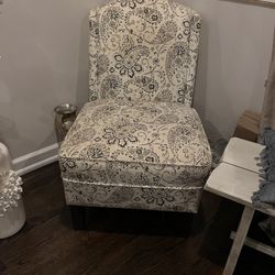 Modern Sitting Chair 