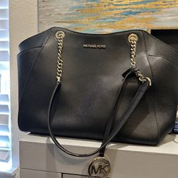 Vendo Esta Bolsa Michael KORS 