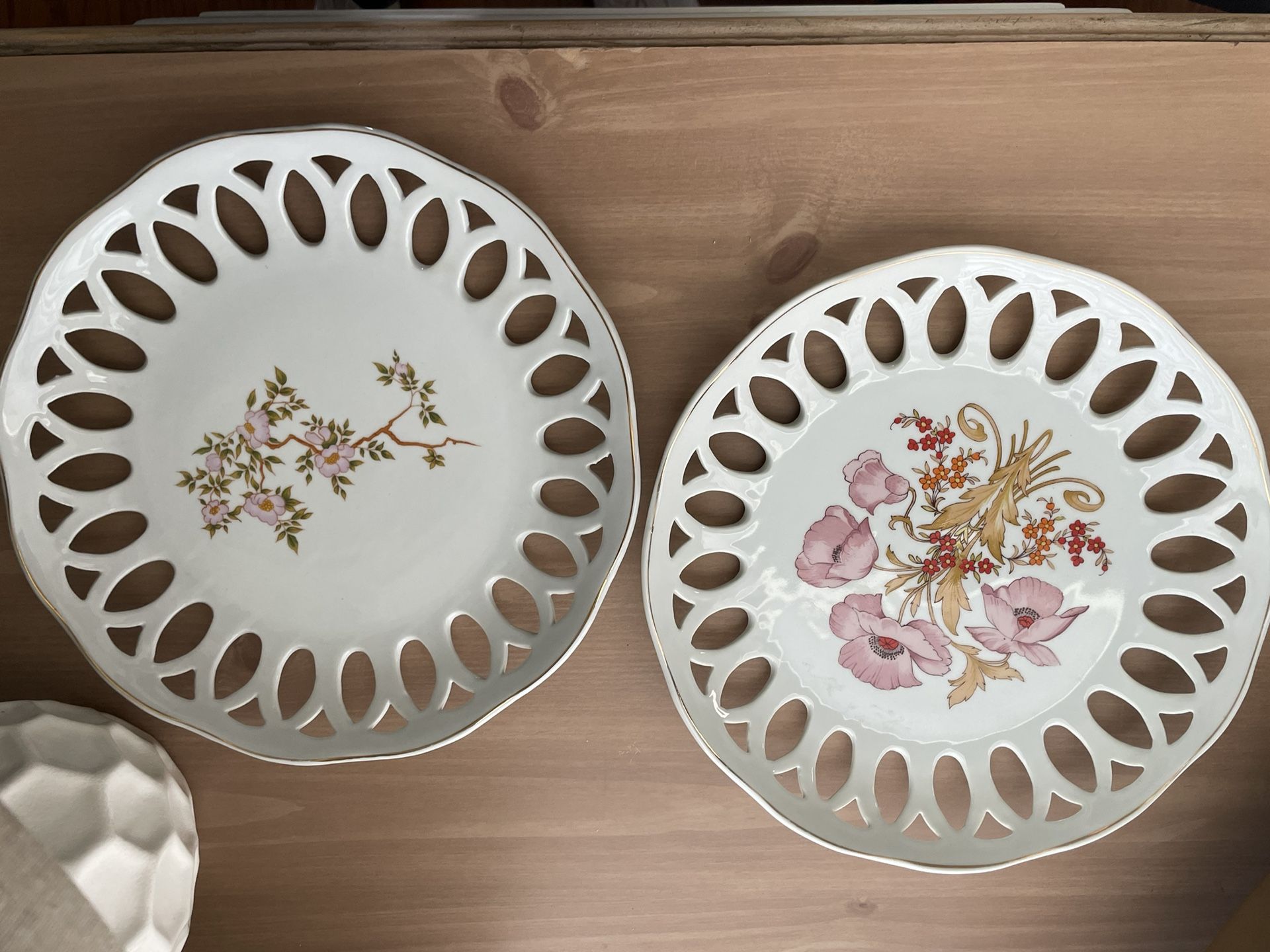 2x Plates - Ceramic with Pierced/Stencil Edges (Leart Brazil)