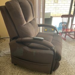 Catnapper recliner lift chair