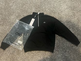 Alo quarter zip and sweatpants size medium.