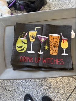 8 Halloween place mats