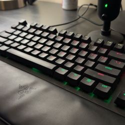 Razer huntsman v2 gaming keyboard