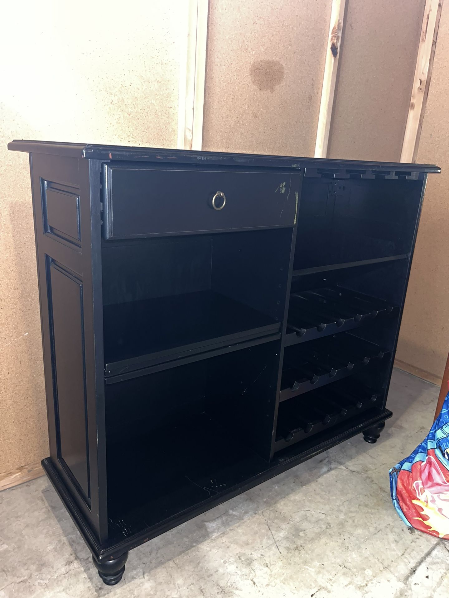 Mini Bar With Chairs
