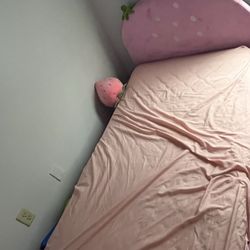 Strawberry Shortcake Twin Bed And Sofa 