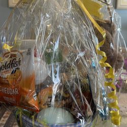 Easter Baskets With A Bag Of Little Zoo Animals And Candy Eggs 