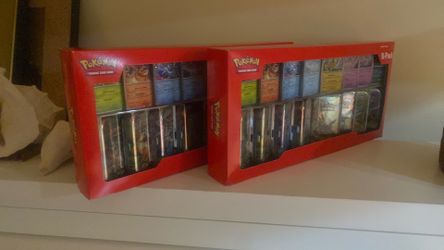 Pokeman 8 pack Tin set