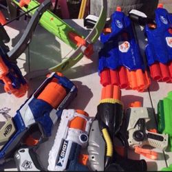 Bonche Grande De Nerf Guns And Assorted