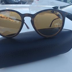 RB 4274 RayBan Sunglasses Used in excellent condition. W/ case