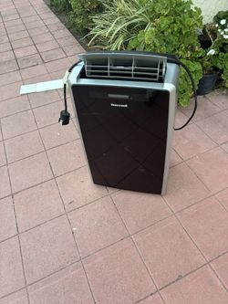 Top Brand Portable DEHUMIDIFIER & Air Conditioner Cools 500 SqFt +. 14.000 Btu Just serviced Clean & Verified Optimum Operation $250-OBO