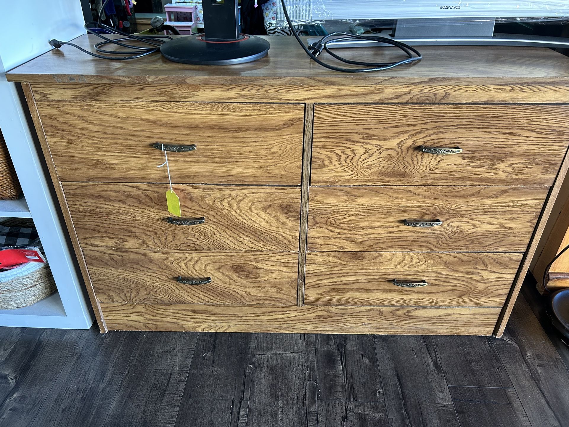 Dresser 