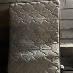 Matttress Full 40$