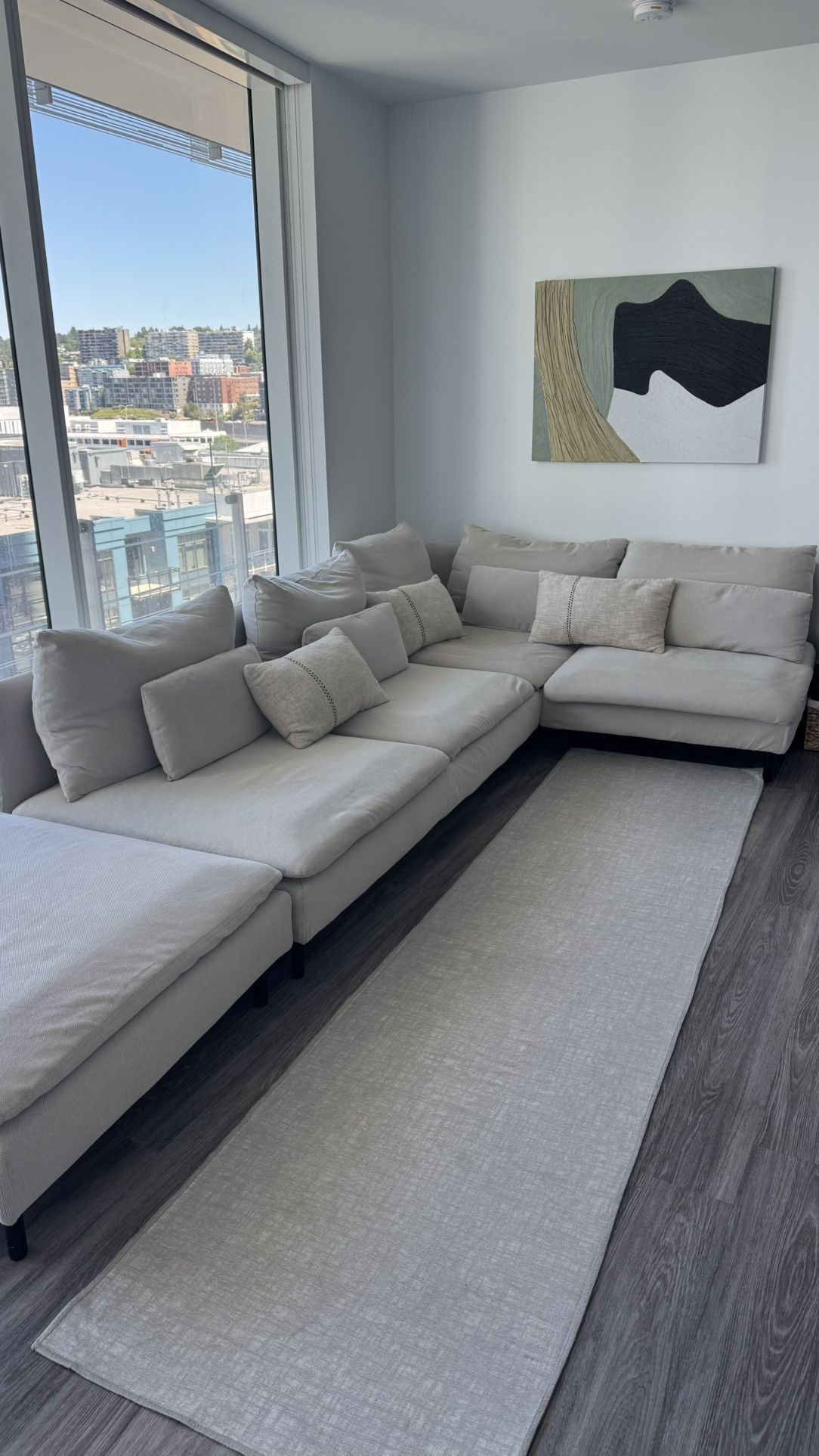 Modern, Spacious And Comfortable Sectional Couch