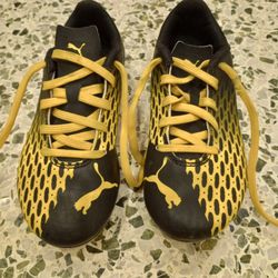 Puma Soccer Shoes Size 13.