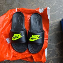 Nike Slides 