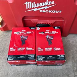 Milwaukee M12 Fuel 3/8 Stubby Impact Wrench (550 Ft-LBS ) (NEW) 