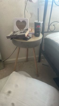 BLUETOOTH TABLE | PICK UP ONLY
