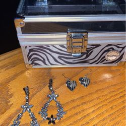 Earrings &  Makeup case 💋💄💋