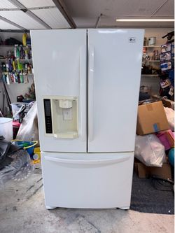 Refrigerator LG white  Size 36x34x70