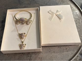 Women’s jewelry set