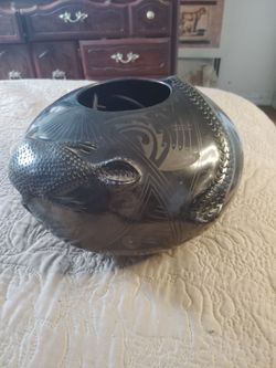Mata Ortiz Black pottery  lizard Effigy pot Signed by Yolanda Quezada 8 Inch