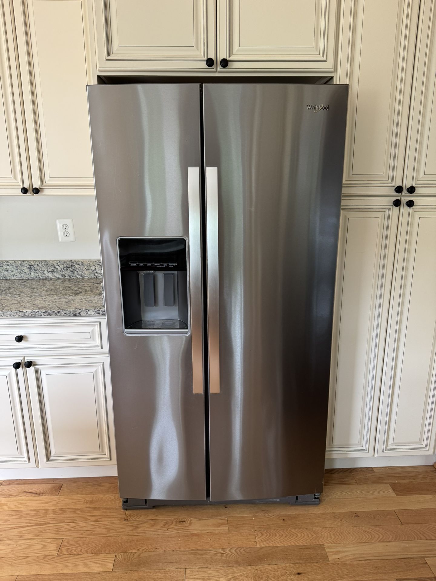 28.4 CU WHIRLPOOL Refrigerator