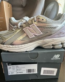 New Balance 1906R (7Y/8.5W)