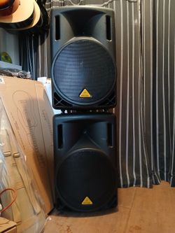2 like new 1000 watt passive speakers with 15's woofers and titanium driver horns
