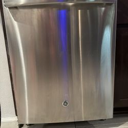 GE Dishwasher W/ Hidden Controls 