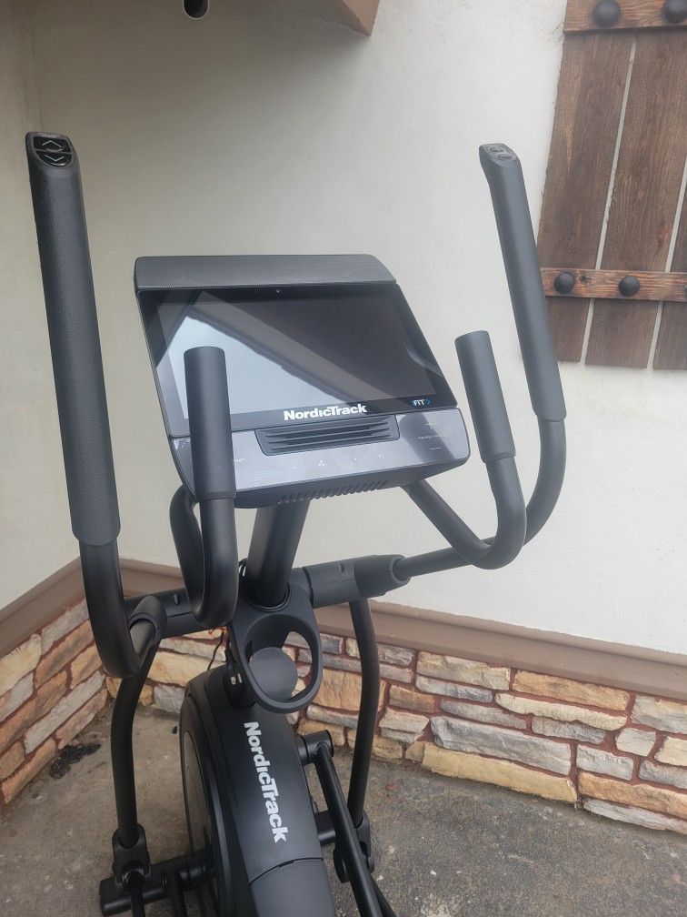 Never Used New Elliptical Nordictrack Airglide