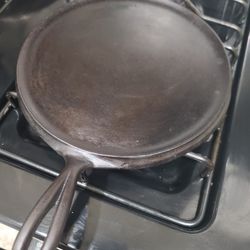 Antique  pre Griswold. Cast iron tortilla pan. GRIDDLE