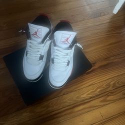 Jordan 4 red cements 10.5