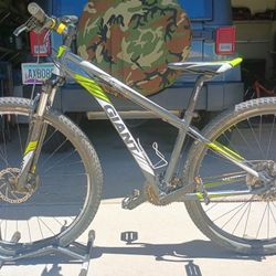 29 Inch Giant Revel Mountain Bike 