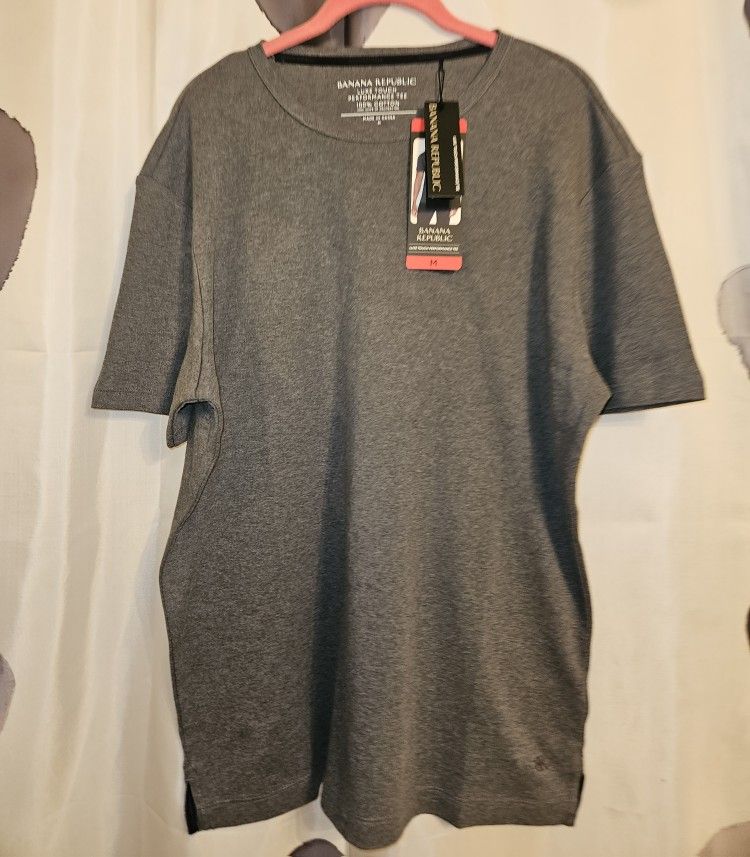 Banana Republic Luxe Touch Performance Tee T-shirt size Medium NWT 