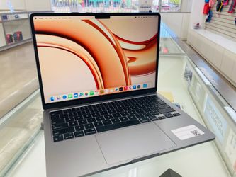 MacBook Air m3 8gb ram 256gb ssd