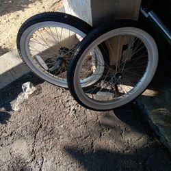 Bicycle Wheels Rim And Tires  White walls, one brand new tube 8590%, left on the tread straight.The wheels are aluminum