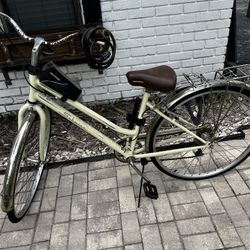 Schwinn Women s cruiser bicycle for Sale in Pompano Beach FL OfferUp