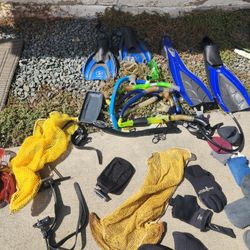 Scuba Gear 2 Sets Fins. 6 Snorkels More