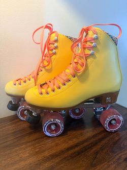 Moxi Beach Bunny Size 8 roller skates